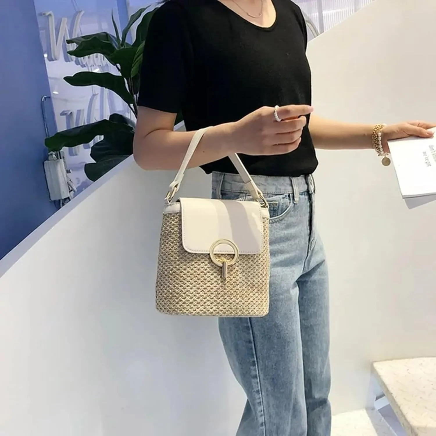 Beach Tote Bag Purse Straw Woven Strawberry Crossbody Shoulder Bags For Girls Outdoor Shopping Beach Travel Essential